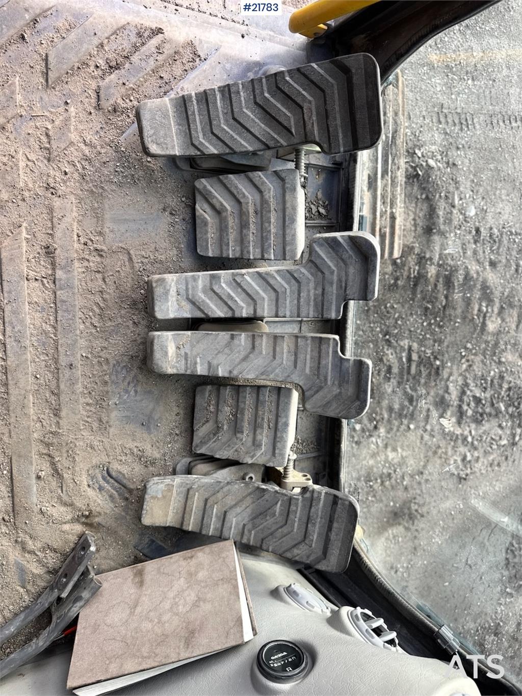 Volvo EC250 w/ Rototilt, GPS and 2 buckets.