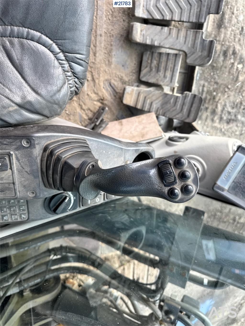 Volvo EC250 w/ Rototilt, GPS and 2 buckets.