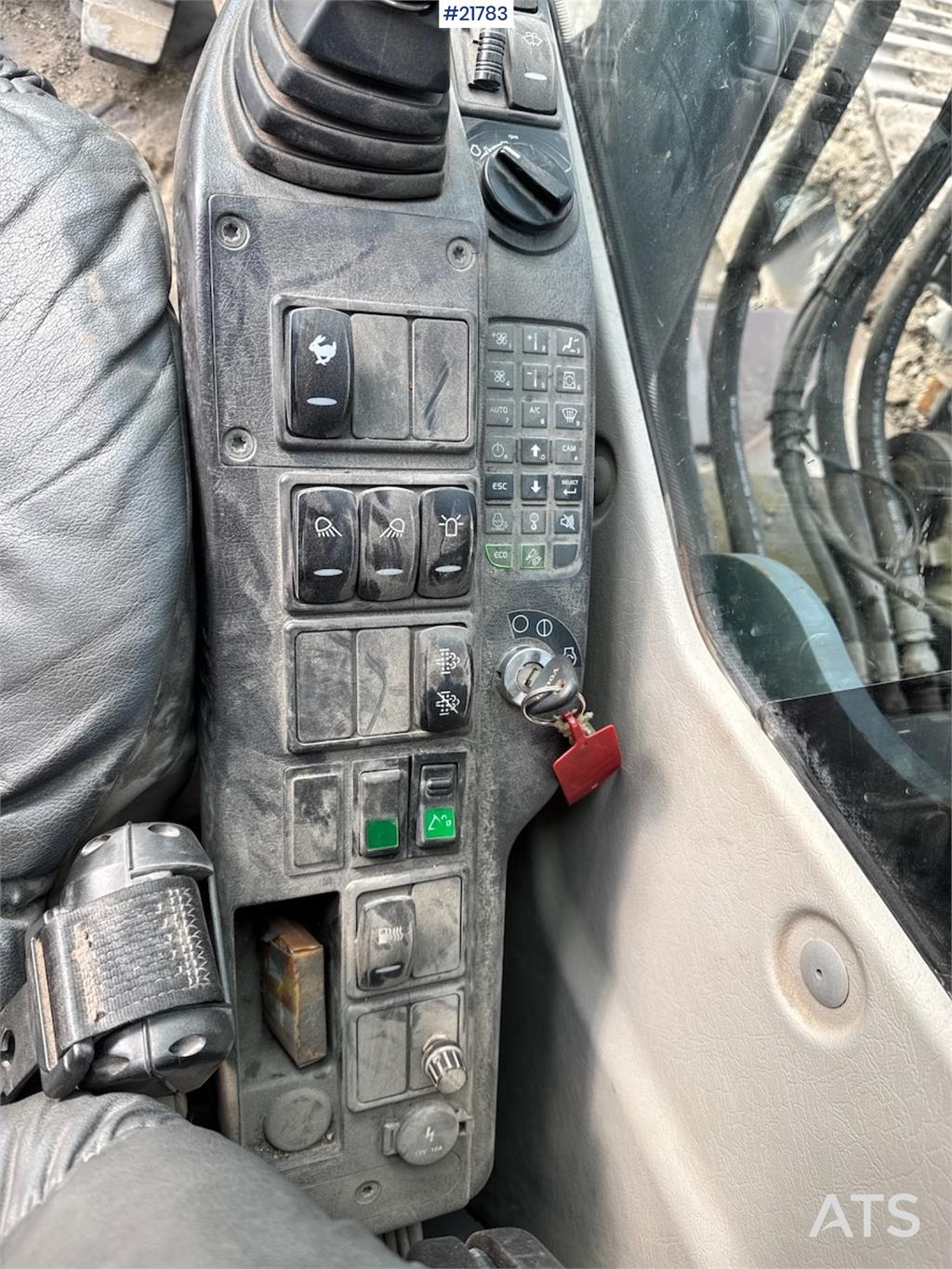 Volvo EC250 w/ Rototilt, GPS and 2 buckets.