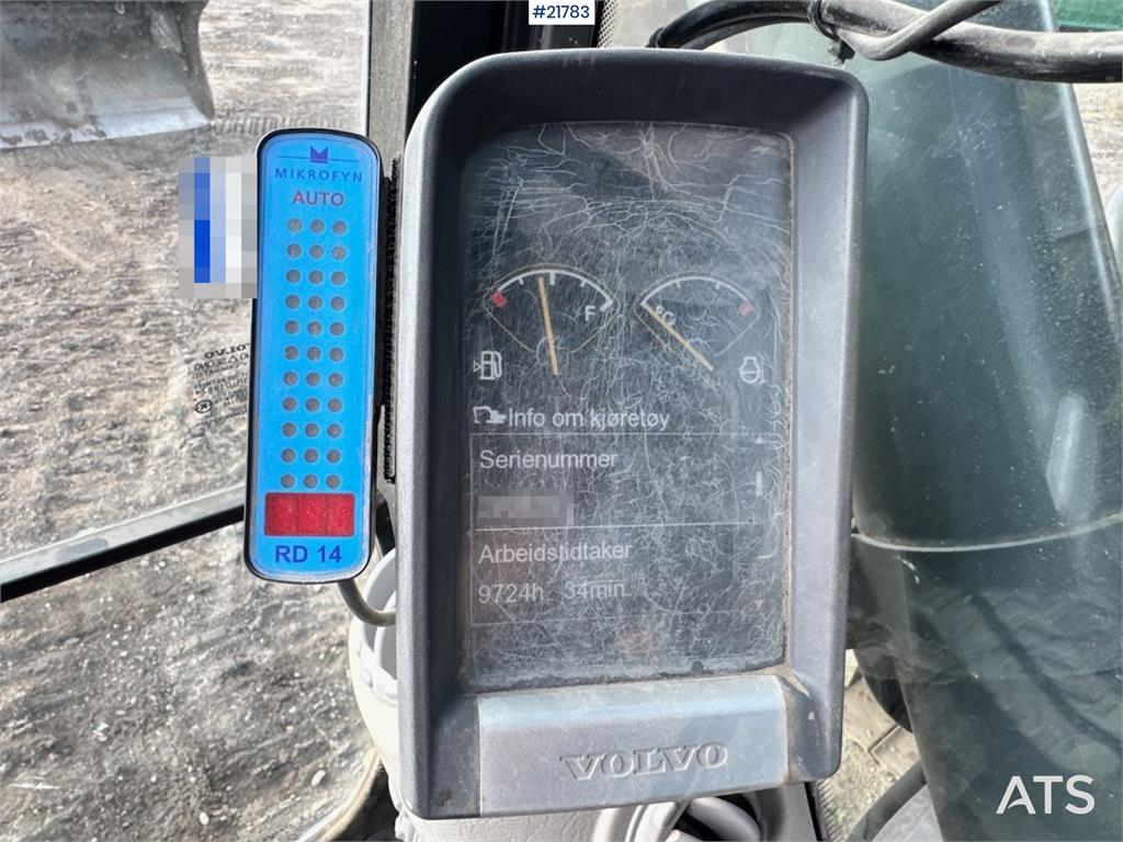 Volvo EC250 w/ Rototilt, GPS and 2 buckets.