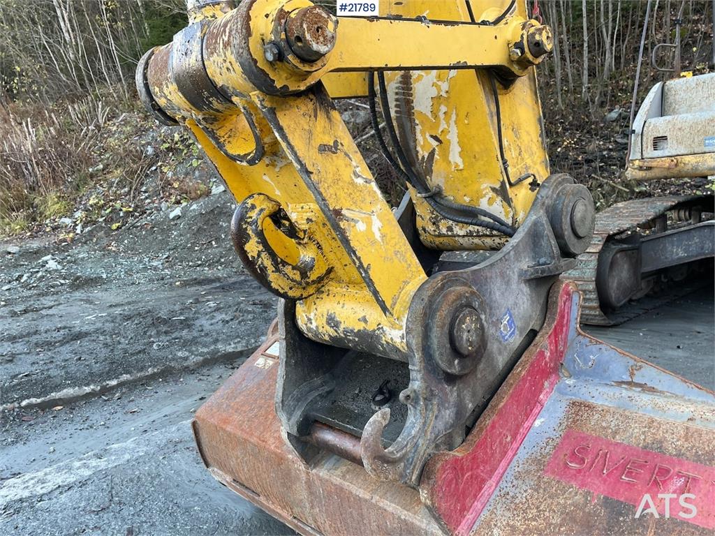 New Holland Kobelco E 265 with flap excavator bucket