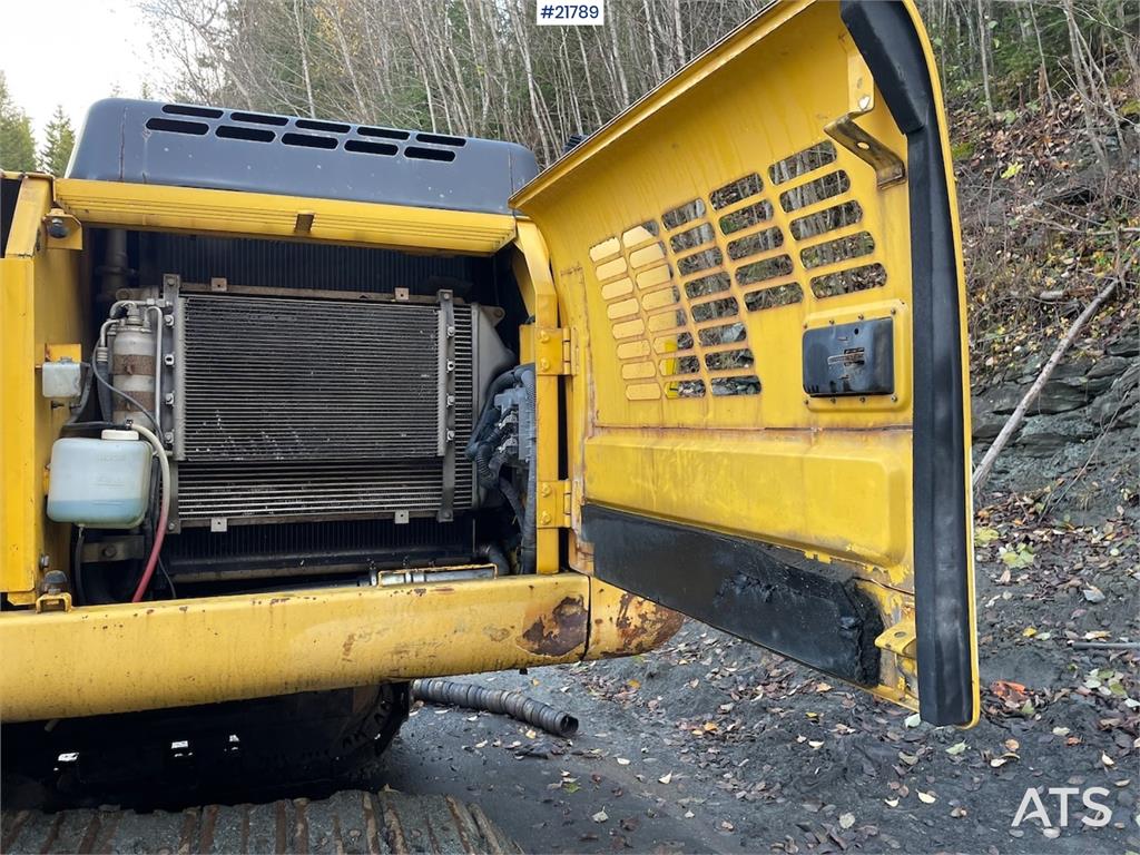New Holland Kobelco E 265 with flap excavator bucket