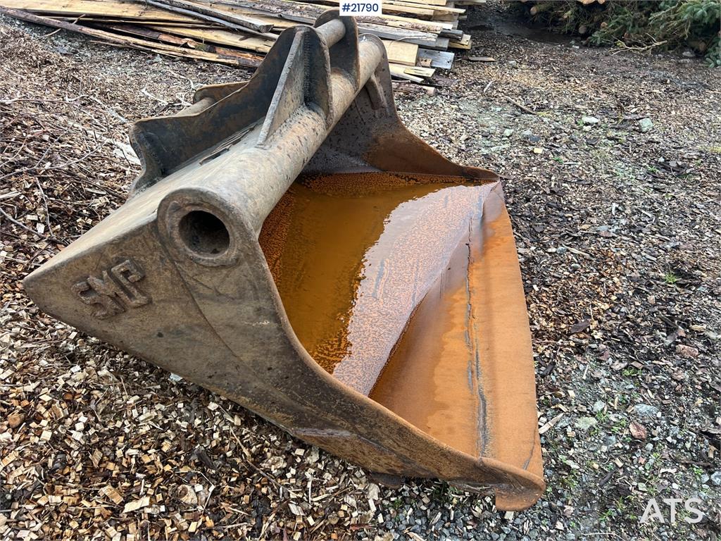 Volvo ec210cl excavator w/ rototilt, sanding bucket and