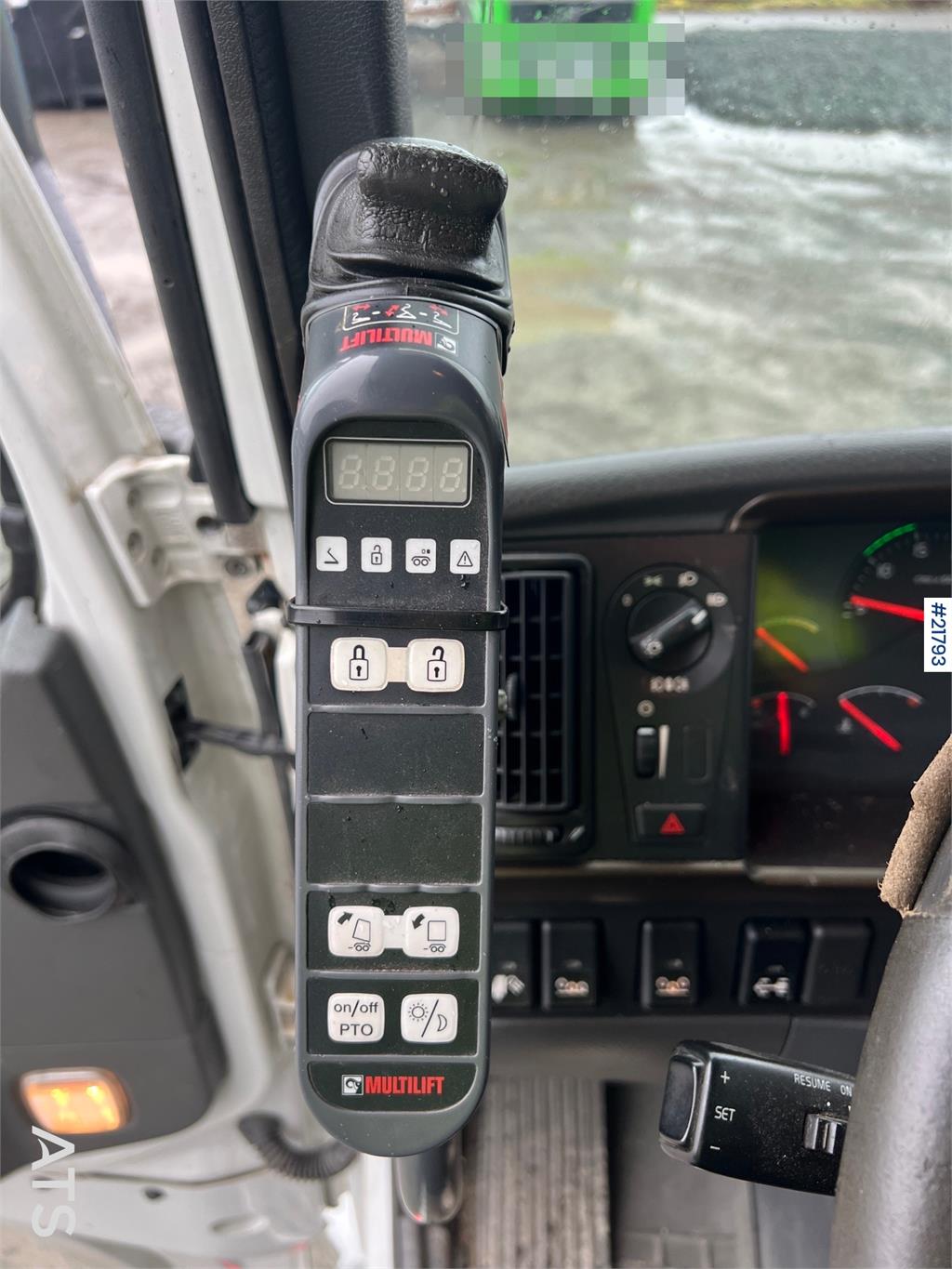 Volvo fh16 8x4 pusher hook truck w/ 24T multilift Hook