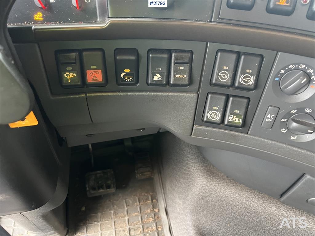 Volvo fh16 8x4 pusher hook truck w/ 24T multilift Hook