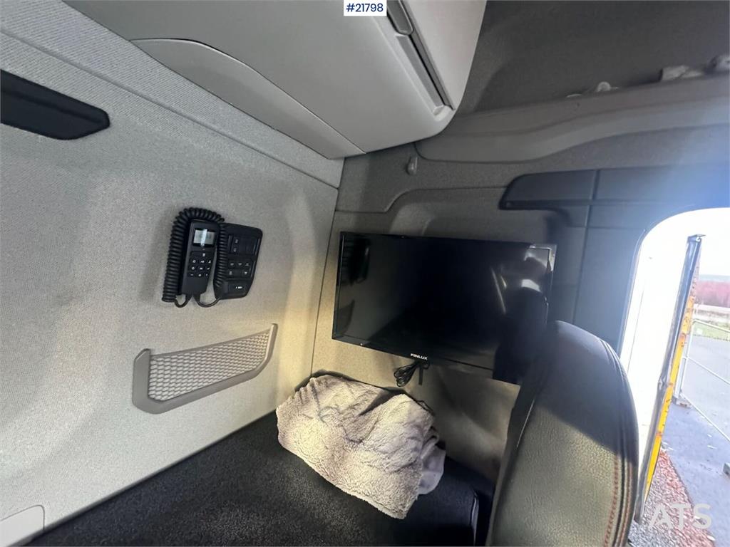 Scania R590 6x2 Tractor Unit with Walking Floor Hydraulic