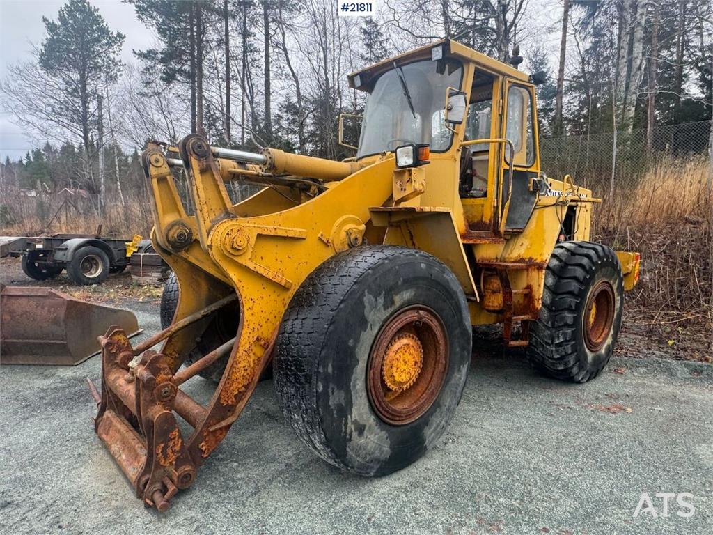 Volvo LM1240 wheel loader with snow bucket WATCH VIDEO