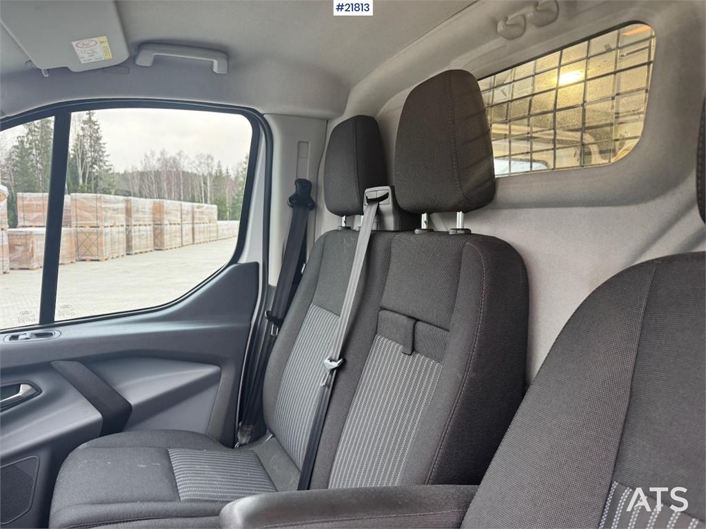 Ford Transit 4x2 Van with 2 Sets of Tires