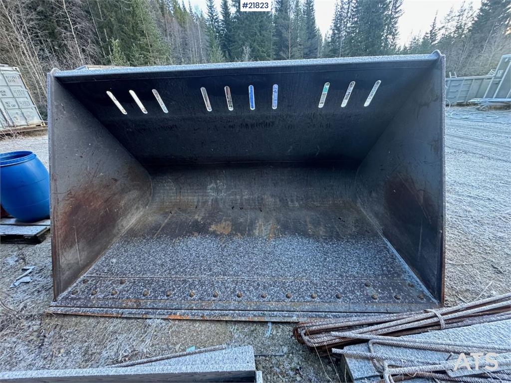 Volvo L110E Wheel Loader with Bucket WATCH VIDEO