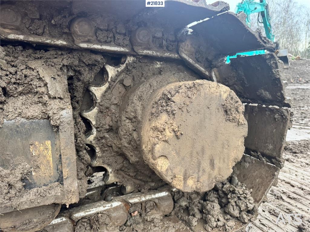 Hitachi ZX225USRLC-6 crawler excavator with Rototilt, 2 bu