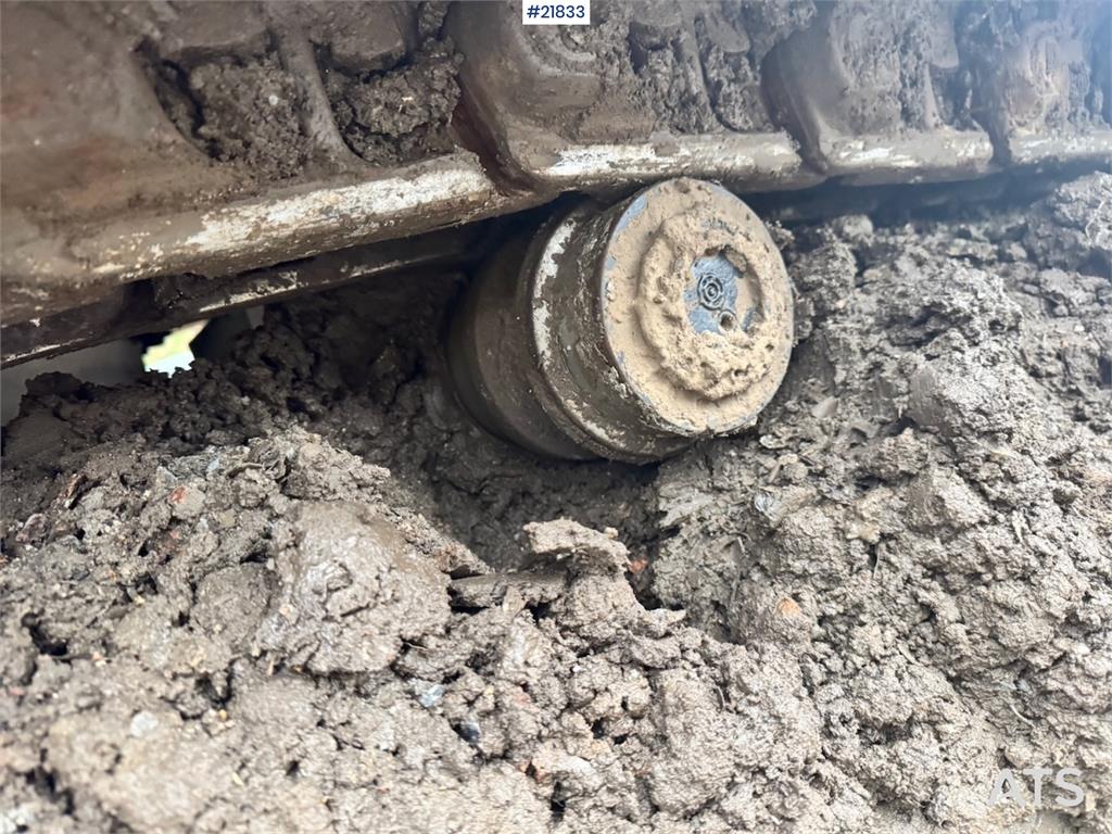 Hitachi ZX225USRLC-6 crawler excavator with Rototilt, 2 bu