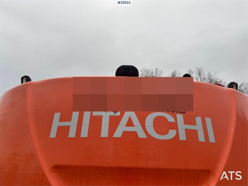 Hitachi ZX225USRLC-6 crawler excavator with Rototilt, 2 bu
