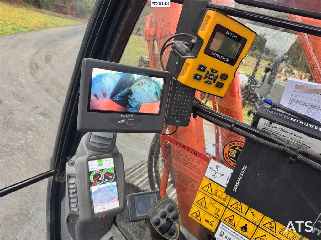 Hitachi ZX225USRLC-6 crawler excavator with Rototilt, 2 bu