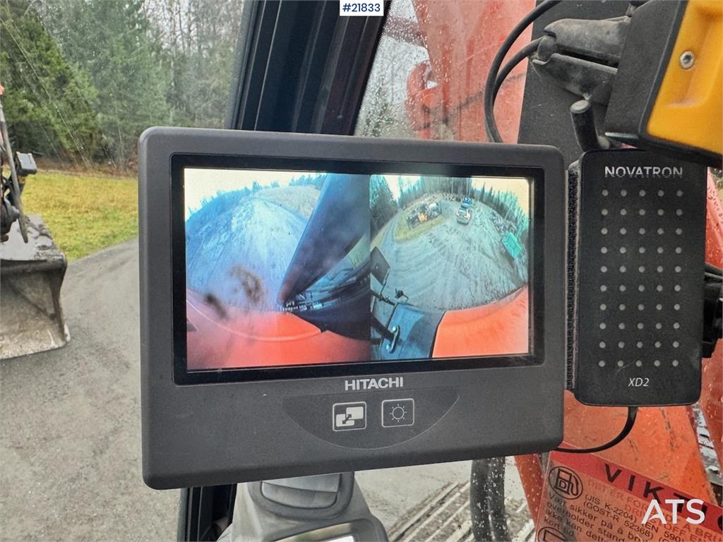 Hitachi ZX225USRLC-6 crawler excavator with Rototilt, 2 bu