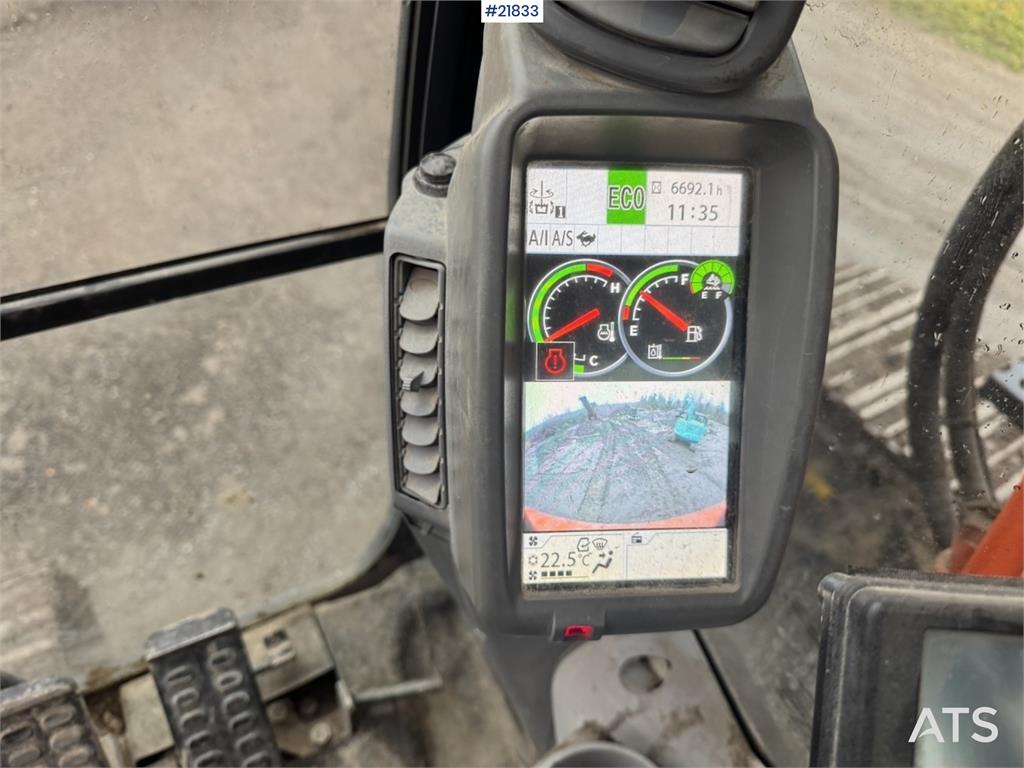 Hitachi ZX225USRLC-6 crawler excavator with Rototilt, 2 bu