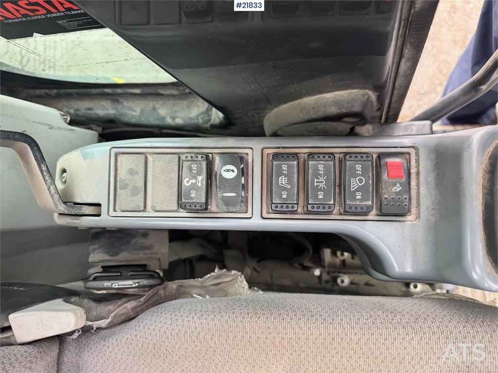 Hitachi ZX225USRLC-6 crawler excavator with Rototilt, 2 bu