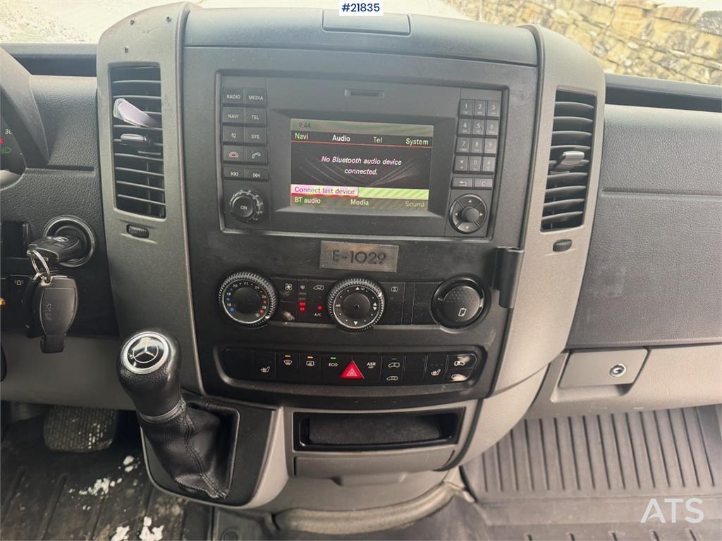 Mercedes-Benz Sprinter 316 Minibus – 9 seats and wheelchair ramp