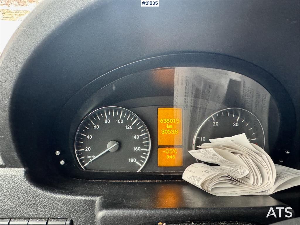 Mercedes-Benz Sprinter 316 Minibus – 9 seats and wheelchair ramp