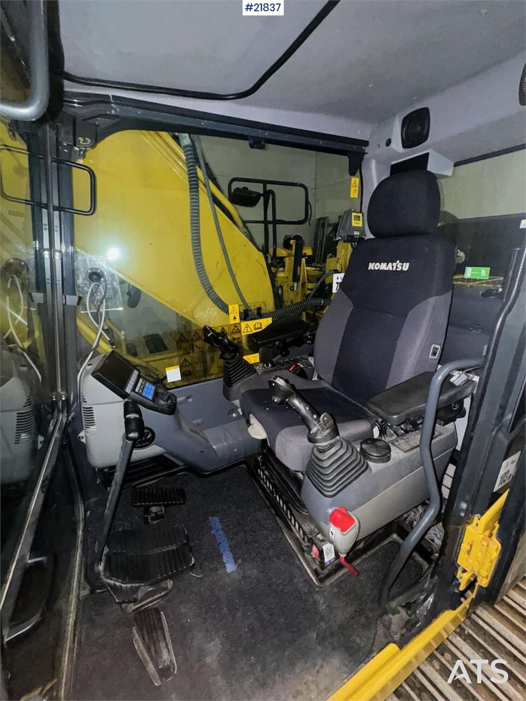 Komatsu PC240LC-11E0 crawler excavator with Rototilt and g