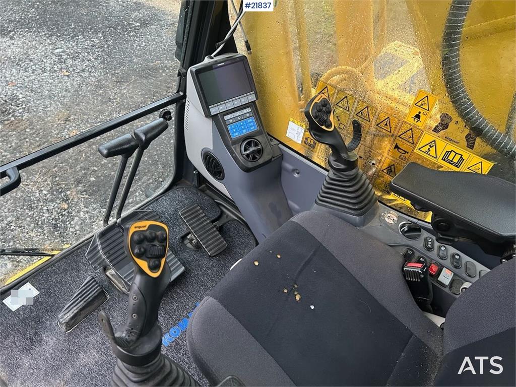 Komatsu PC240LC-11E0 crawler excavator with Rototilt and g