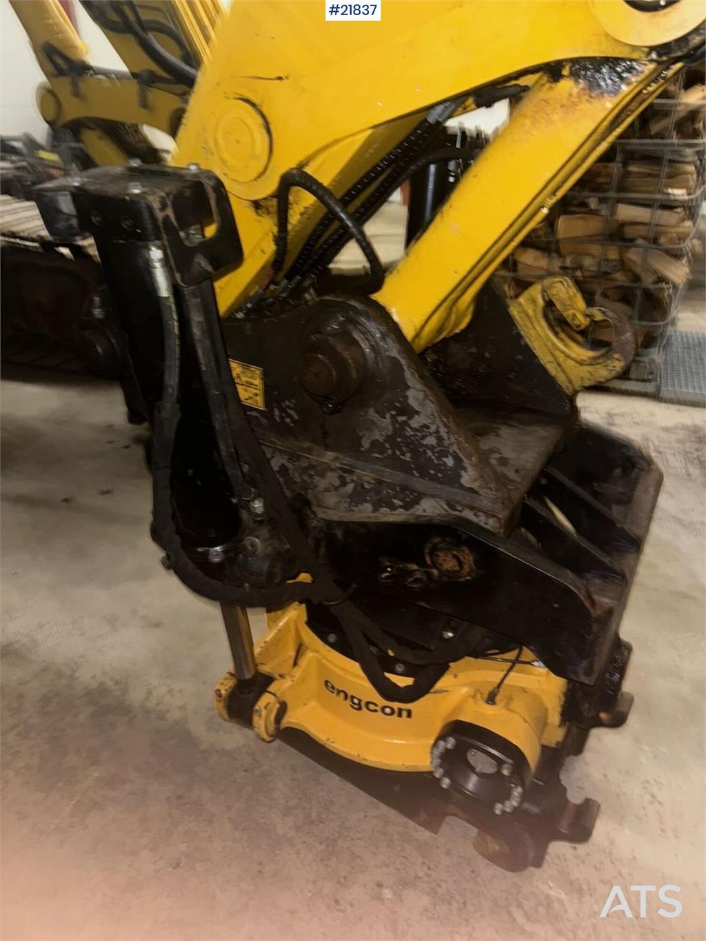 Komatsu PC240LC-11E0 crawler excavator with Rototilt and g