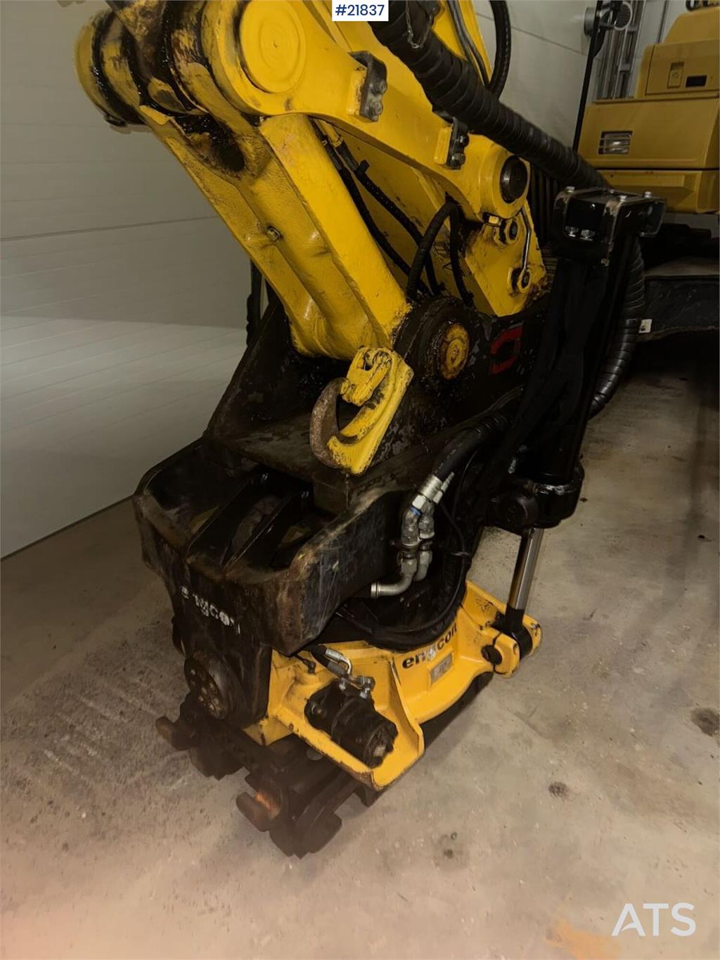 Komatsu PC240LC-11E0 crawler excavator with Rototilt and g