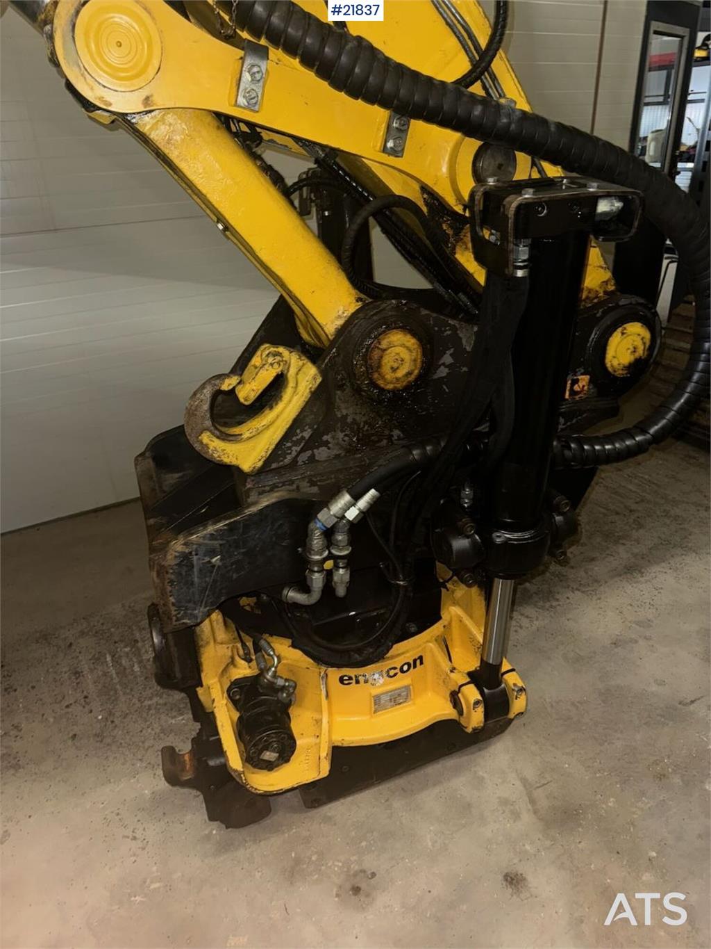 Komatsu PC240LC-11E0 crawler excavator with Rototilt and g