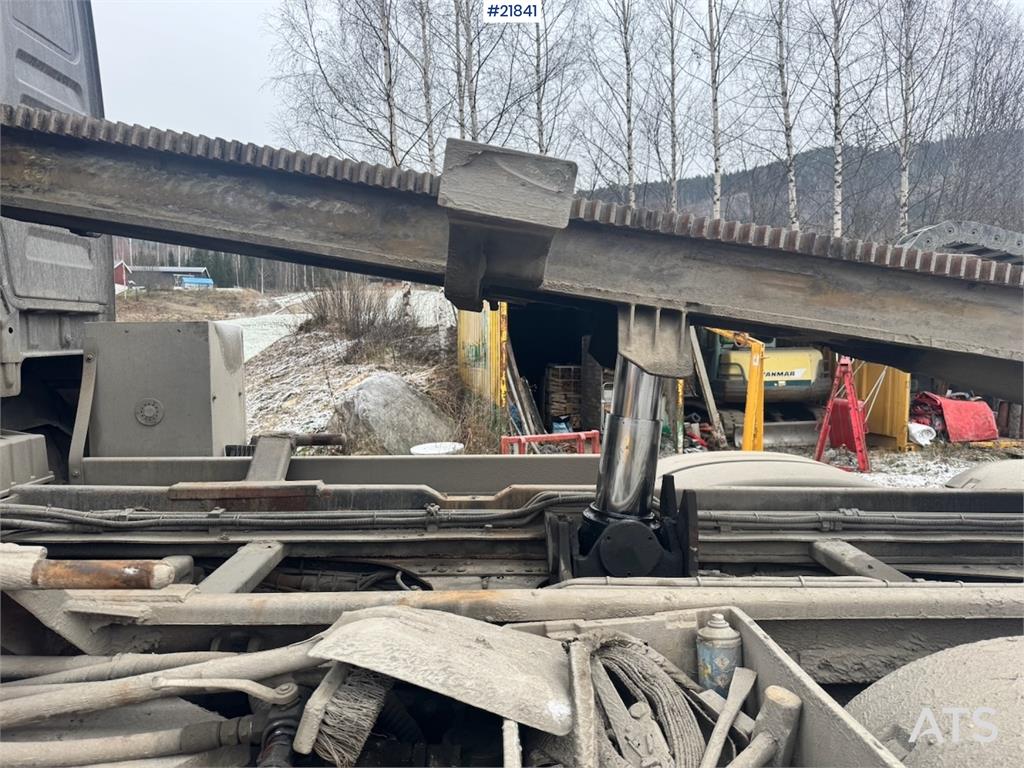 MAN TGX 35.540 Tridem hook truck with crane hydraulics