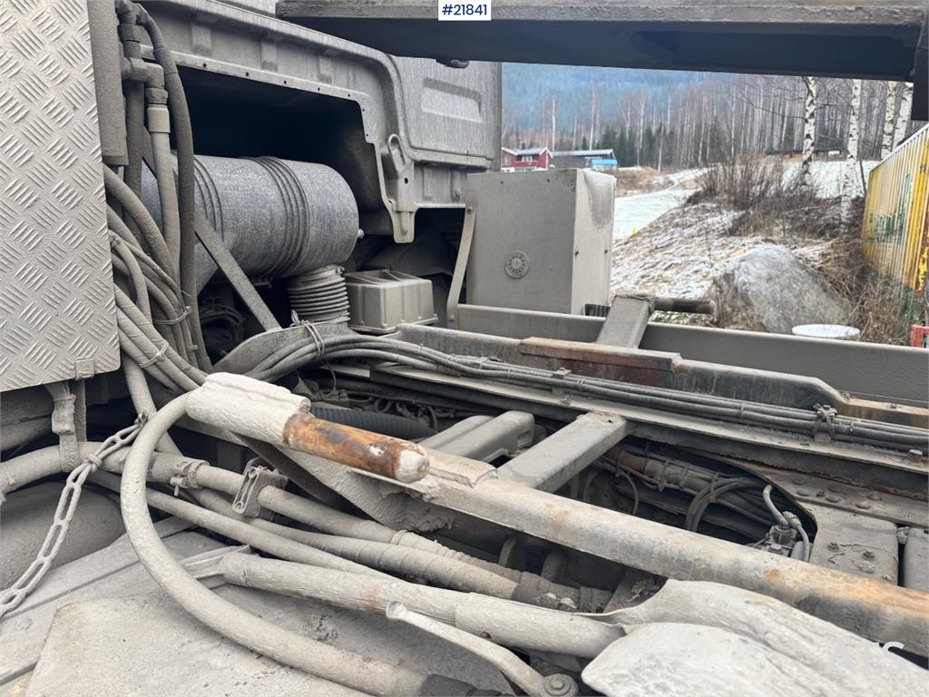 MAN TGX 35.540 Tridem hook truck with crane hydraulics