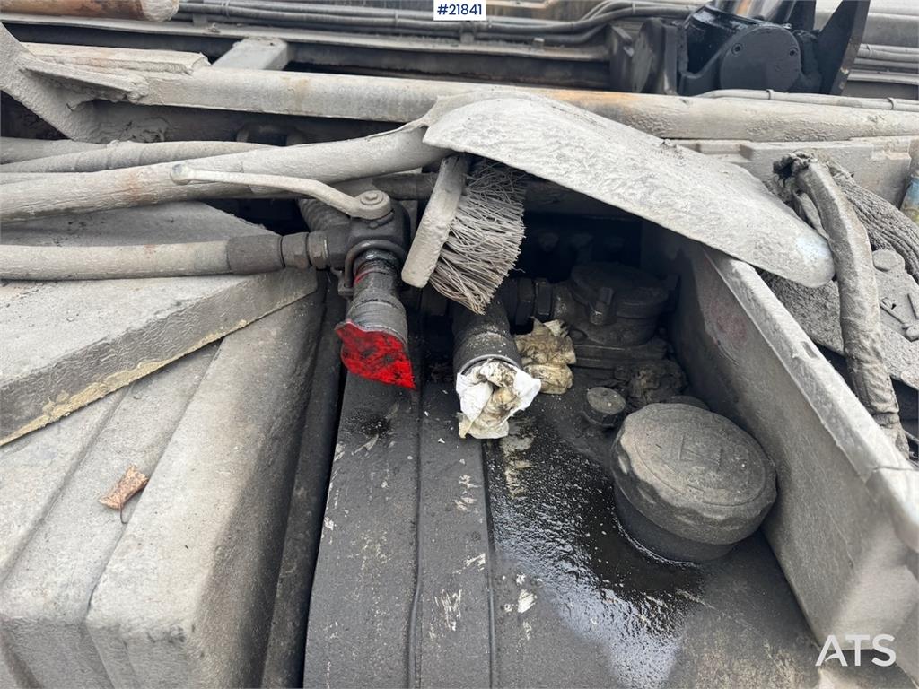 MAN TGX 35.540 Tridem hook truck with crane hydraulics