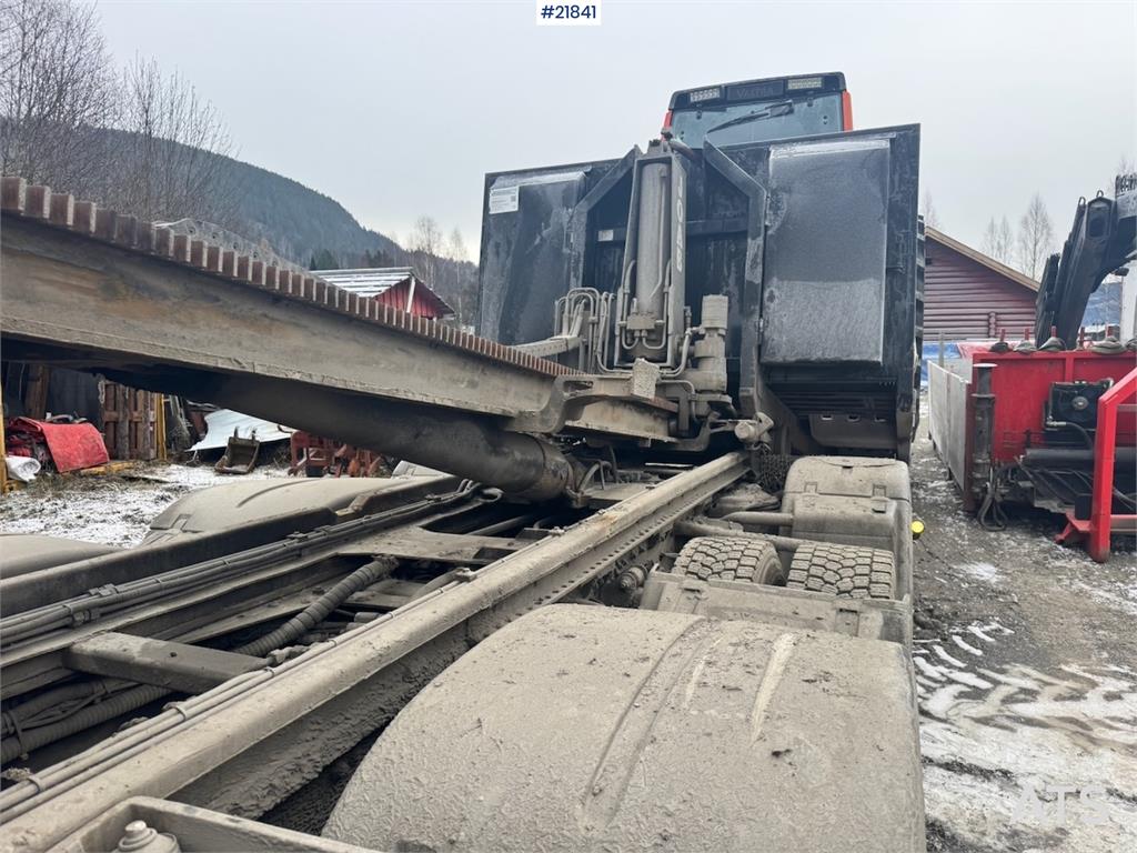 MAN TGX 35.540 Tridem hook truck with crane hydraulics