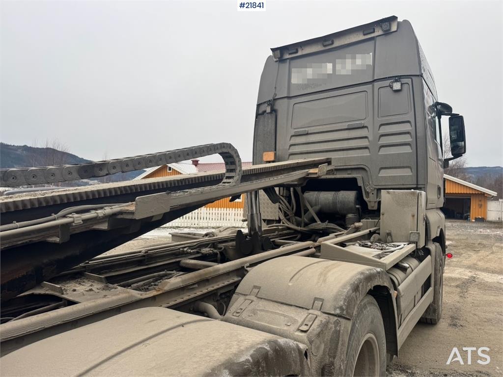 MAN TGX 35.540 Tridem hook truck with crane hydraulics