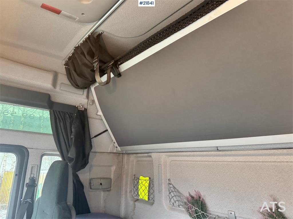 MAN TGX 35.540 Tridem hook truck with crane hydraulics