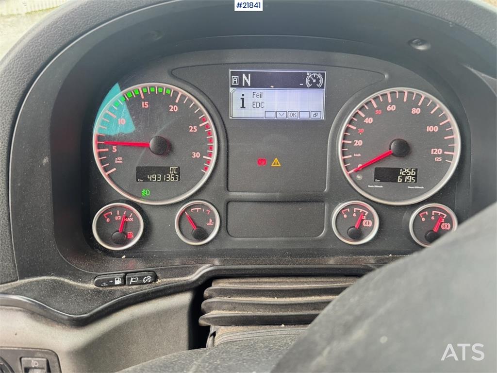 MAN TGX 35.540 Tridem hook truck with crane hydraulics