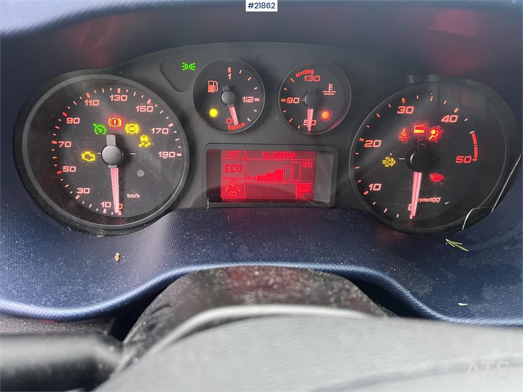 Iveco Daily box van w/ lift