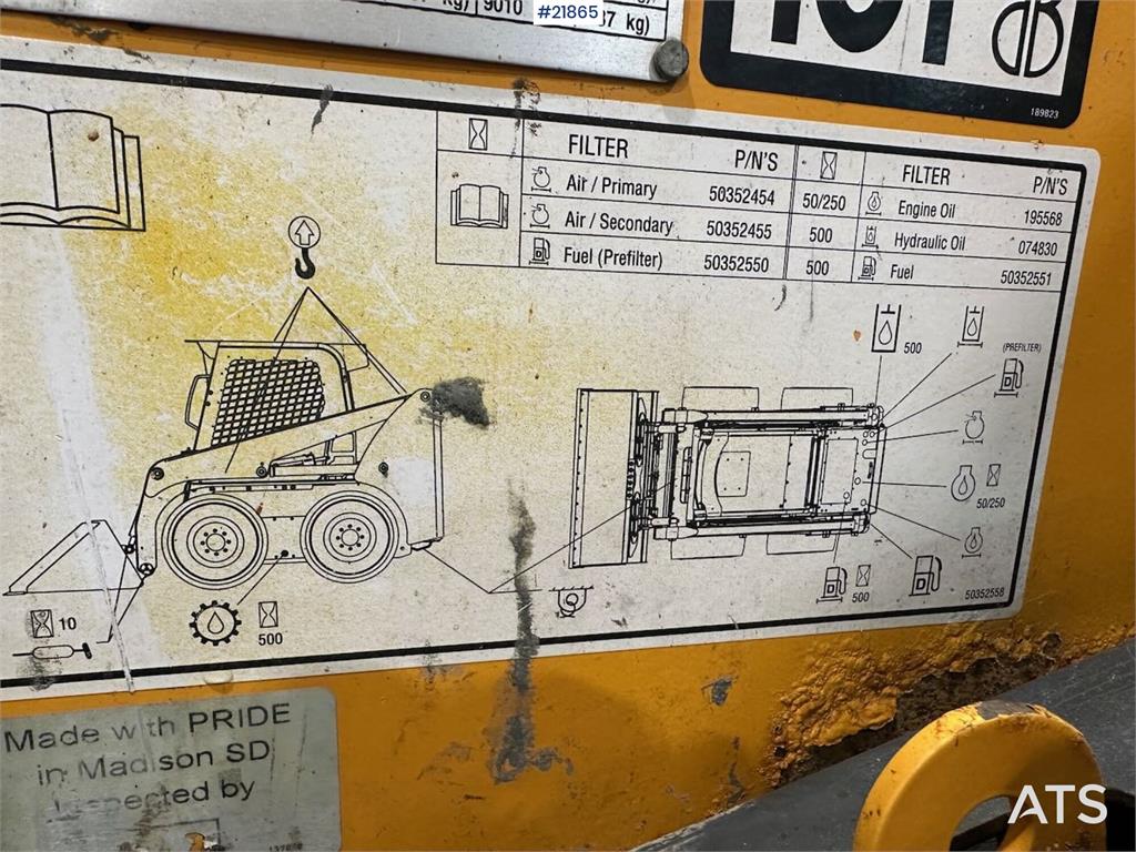 Mustang 220R compact loader w/leveling bucket and pallet f