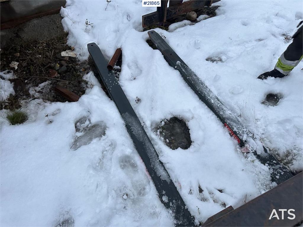 Mustang 220R compact loader w/leveling bucket and pallet f