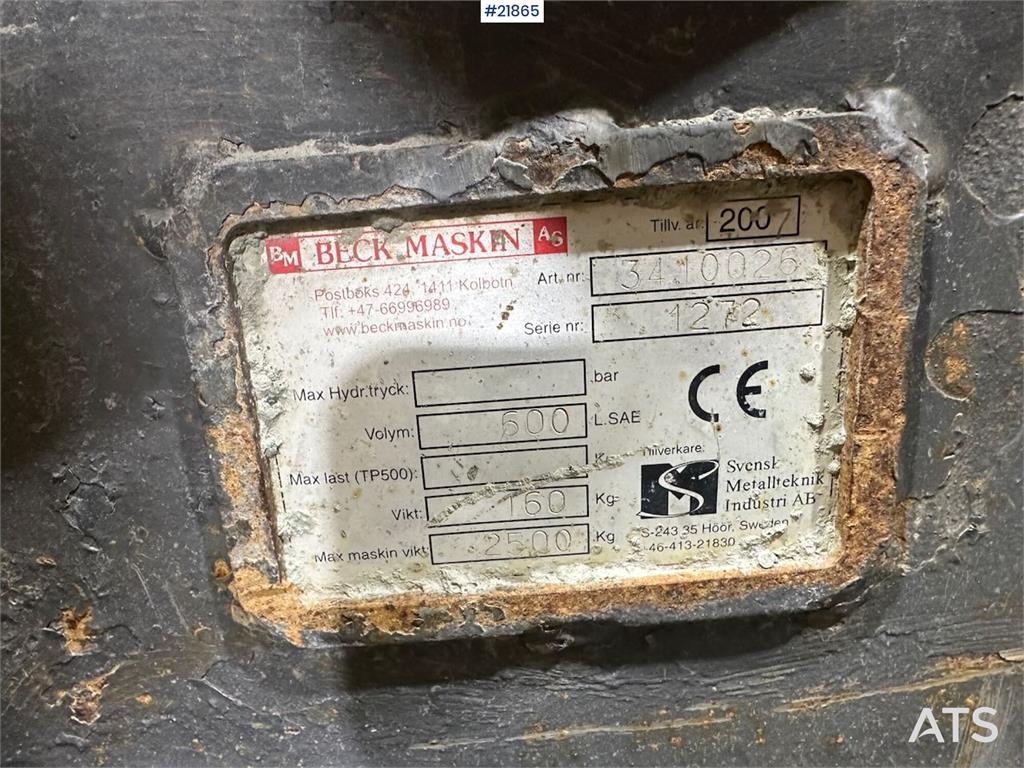 Mustang 220R compact loader w/leveling bucket and pallet f