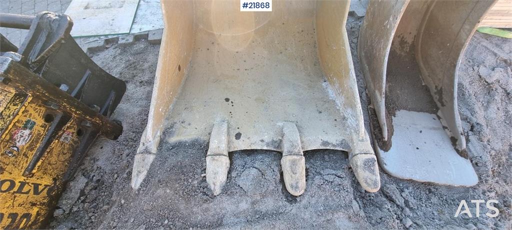 Volvo ECR235 EL excavator w/ digging bucket, sanding buc