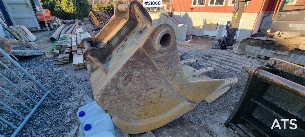 Volvo ECR235 EL excavator w/ digging bucket, sanding buc