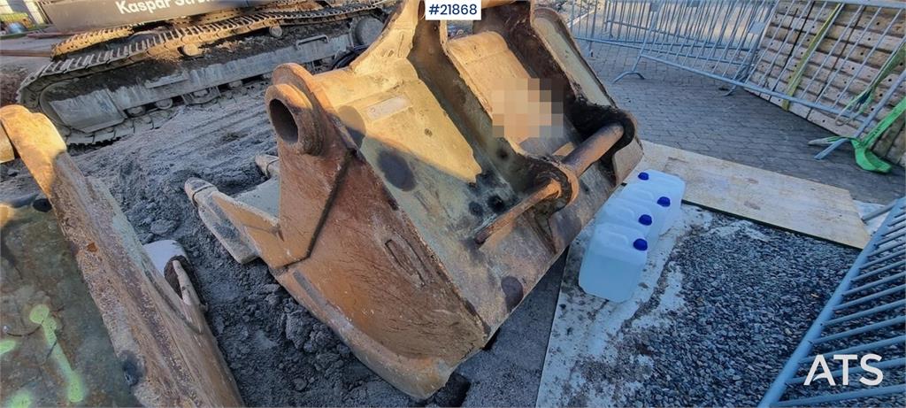 Volvo ECR235 EL excavator w/ digging bucket, sanding buc