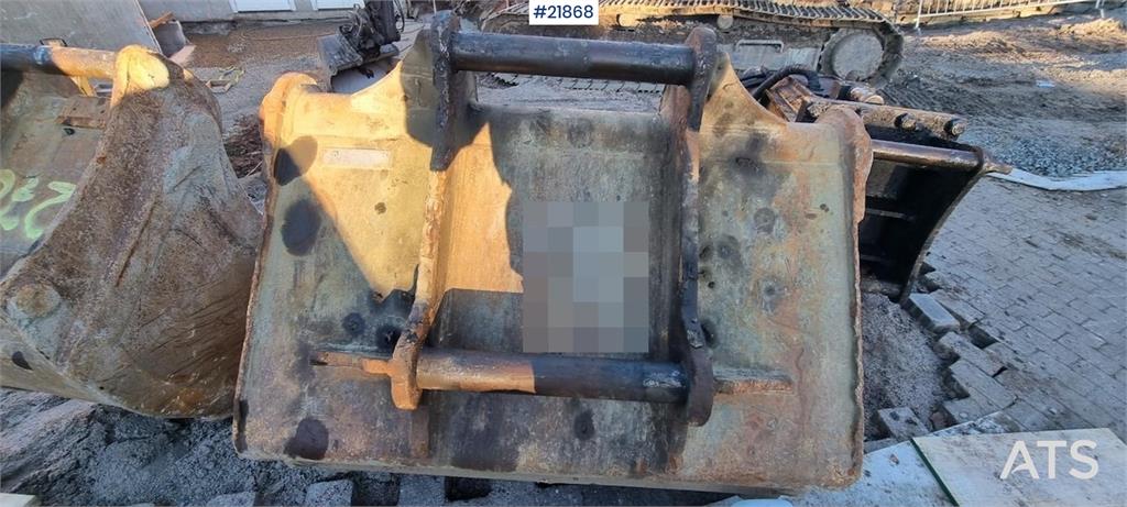 Volvo ECR235 EL excavator w/ digging bucket, sanding buc