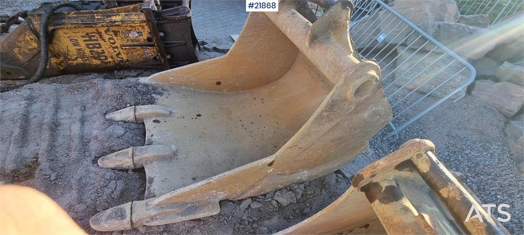 Volvo ECR235 EL excavator w/ digging bucket, sanding buc