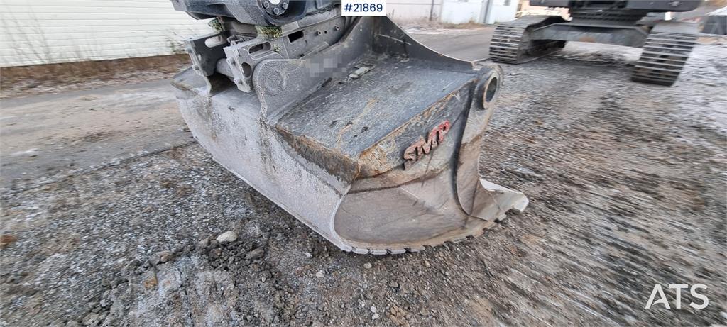 Volvo EC300el excavator w/ Toothed bucket, Sanding bucke