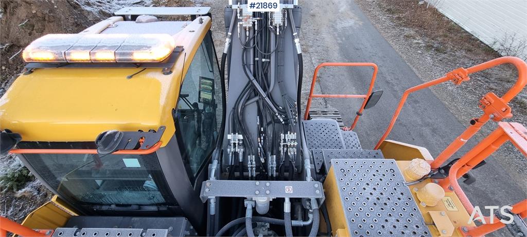 Volvo EC300el excavator w/ Toothed bucket, Sanding bucke