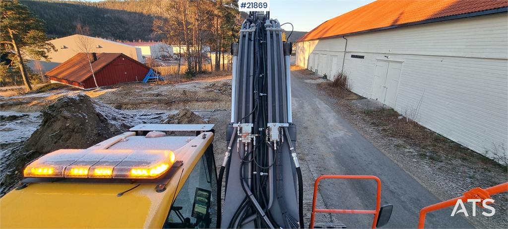 Volvo EC300el excavator w/ Toothed bucket, Sanding bucke