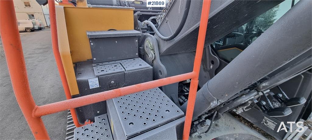 Volvo EC300el excavator w/ Toothed bucket, Sanding bucke