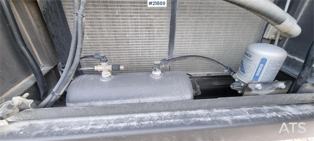 Volvo EC300el excavator w/ Toothed bucket, Sanding bucke