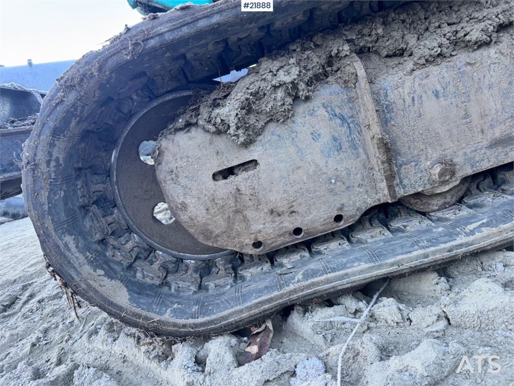 Kobelco SK55SRX-6 with Rototilt and 3 buckets. 2330 hours!