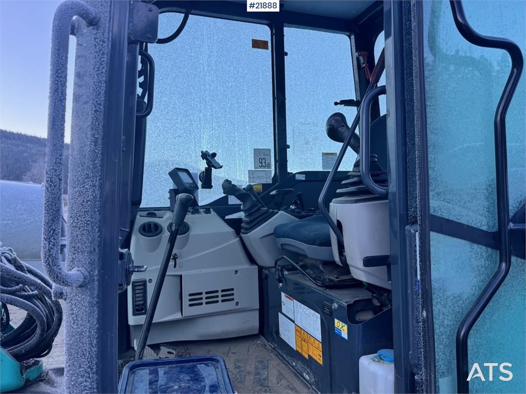 Kobelco SK55SRX-6 with Rototilt and 3 buckets. 2330 hours!